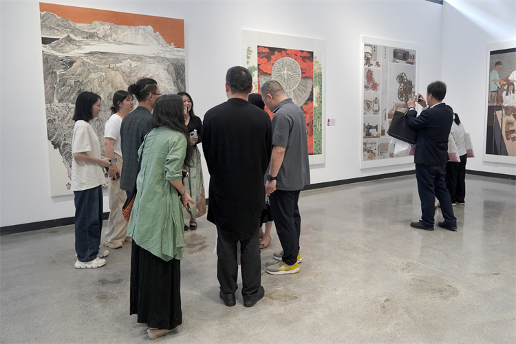 12.展览现场.jpg